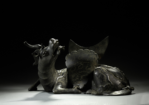 사진=국립중앙박물관/소 모양 거울 받침, 명대, 높이 21.5cm, 중국 상하이박물관 소장