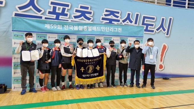 사진=충북교육청/충주여고가 13일 열린 제59회 봄철 종별 배드민턴 리그전 대회 결승전에서 우승했다.