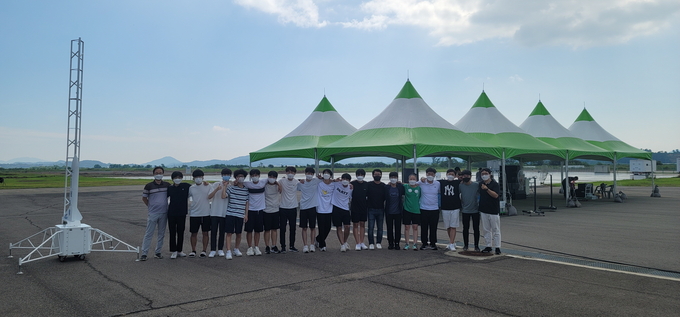 사진=충북교육청/충북과학고 'Canlf'팀과 'GCP'팀 단체 사진