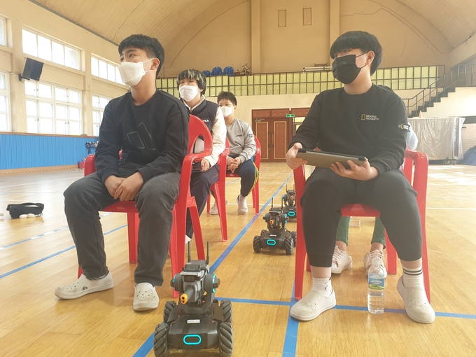 사진=겨웁교육청/'북안초' 로봇 인공지능(AI) 체험으로 즐거운 진로 탐색 장면
