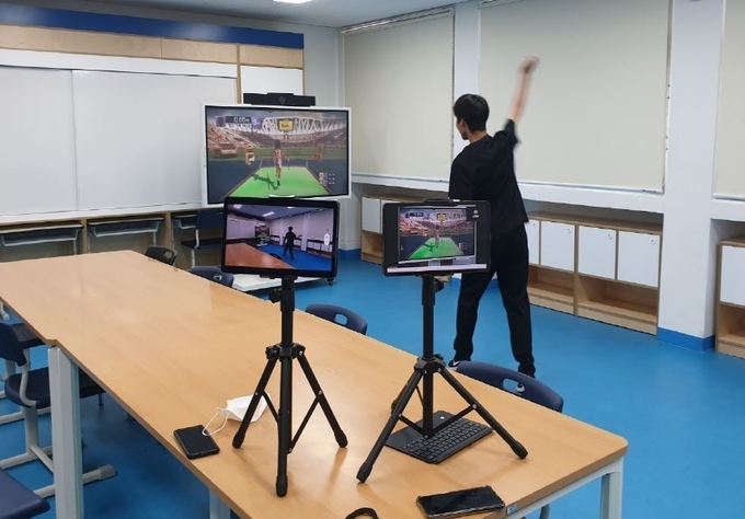 덕희학교 학생이 키넥트스포츠육상 종목에 참여하는 모습