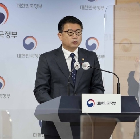 장상윤 교육부 차관이 22일 정부서울청사에서 2022 개정 초·중등학교 및 특수교육 교육과정에 대해 발표하고 있는 모습