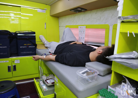 원광대학교 학생이 헌혈하는 모습. – 사진제공 원광대학교