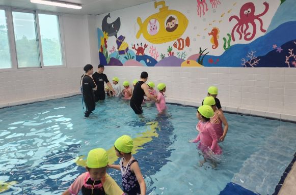 학생수련원 학생수영장, 유아전용풀 새단장으로 생존수영과 체험학습 실시