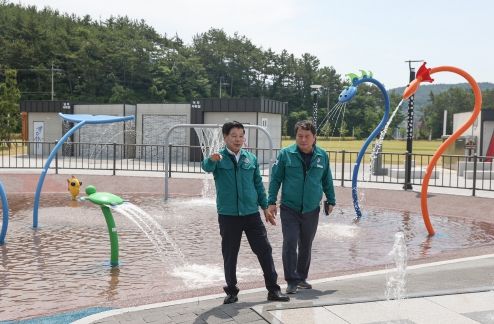 이상근 경남 고성군수, 남포항 어린이 물놀이터 안전점검 실시
