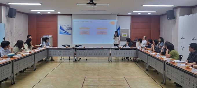 경기도여주교육지원청(교육장 한관흠)은 6월 20일 여주청소년문화의집에서 관내 초등돌봄 지역사회 관계자를 대상으로 늘봄학교 정책설명회를 실시했다고 밝혔다.