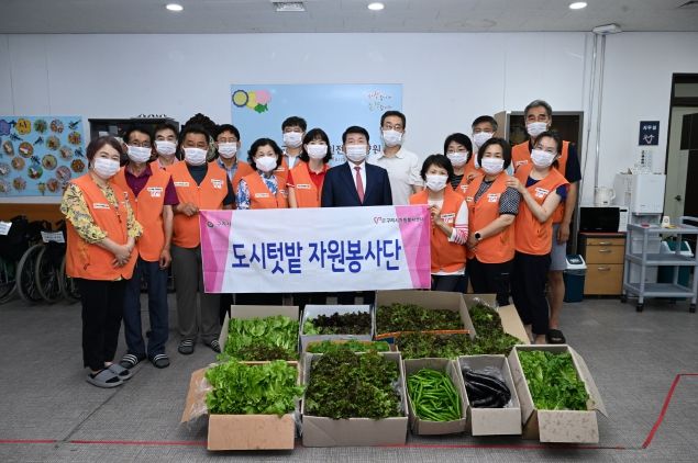 구리시자원봉사센터, 도시텃밭 봉사단 수확물 전달