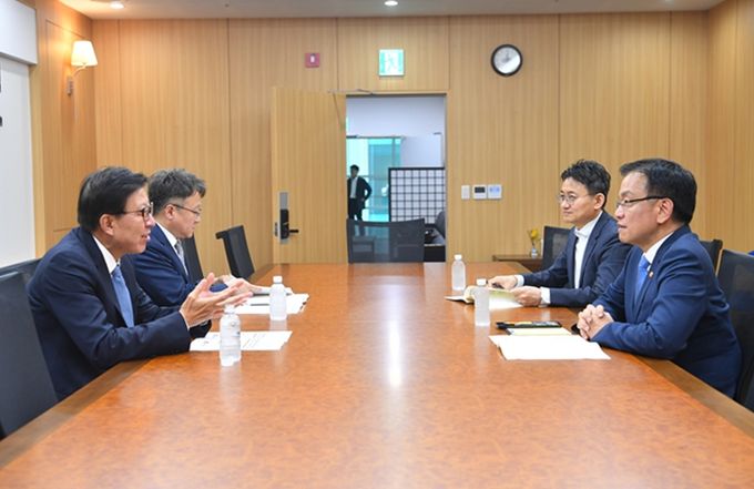 박형준 부산시장, 국비 확보 위해 기재부 방문