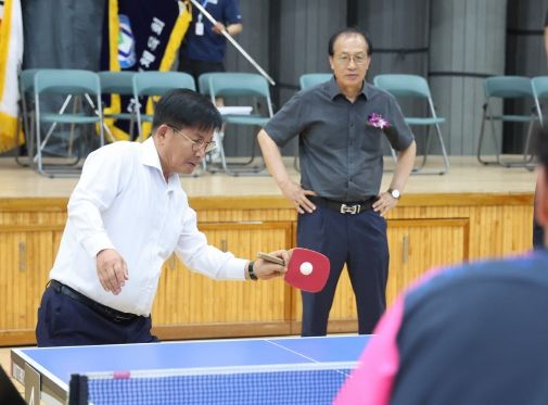 제23회 마포구청장기 탁구대회에 참석한 박강수 마포구청장