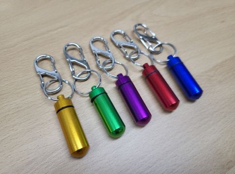 복지카드 신청 시, 어르신복지카드 내용이 담긴 휴대용 ‘캡슐in카드’와 가정내 부착용 ‘어르신 안심카드’를 추가 지급한다.