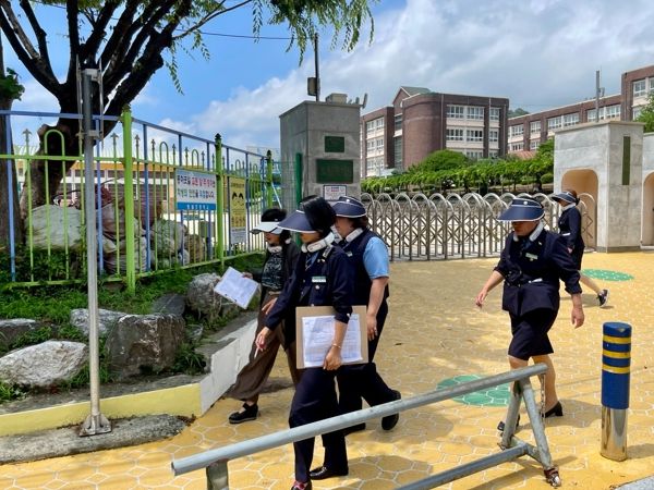 경남교육청, 녹색어머니와 함께 통학 안전 지켜요!