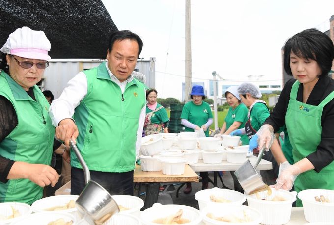 오산시 새마을부녀회, 행복나눔 사랑의 복달임 행사 진행