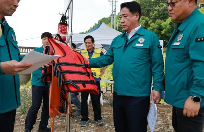 정영철 영동군수, 구강교재해복구사업 현장 점검