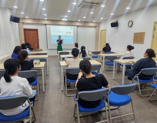 성동구 관내 어린이집 및 유치원 11개소 대상 오감으로 배우는 미각 체험 사업설명회 모습