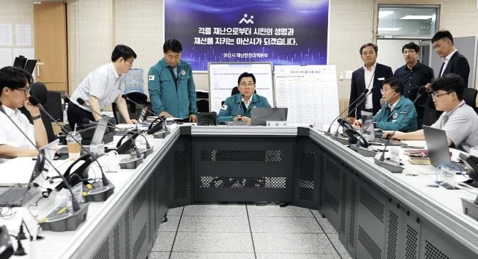 박경귀 시장 재난상황실 방문. 집중호우 대응태세 점검