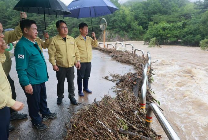 정영철 영동군수, 휴가 반납하고 호우 피해 예방 진두지휘