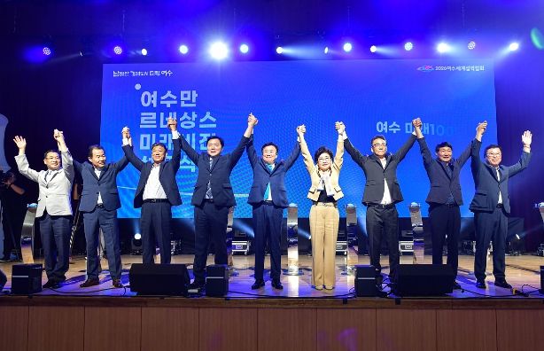 민선 8기 정기명 여수시장 취임 2년째인 지난 1일, 정 시장은 시청 문화홀에서 ‘여수만 르네상스 미래 비전 선포식’을 가졌다.