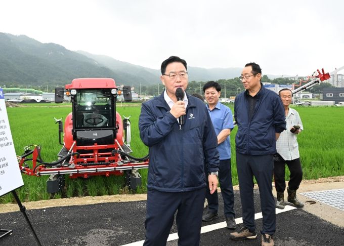 강수현 양주시장, 농가 노동력 절감을 위한 ‘붐스프레이어 활용 벼 약제 살포 연시회’ 현장 방문