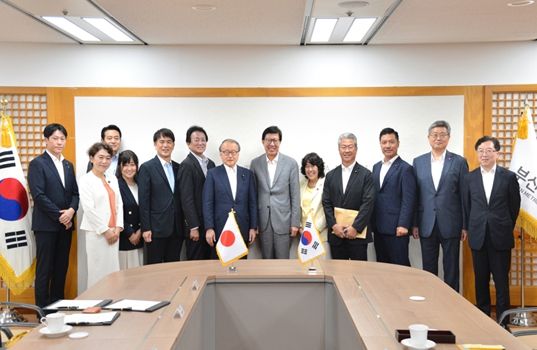 박형준 부산시장, 입헌민주당 한일우호의원연맹 회장 접견