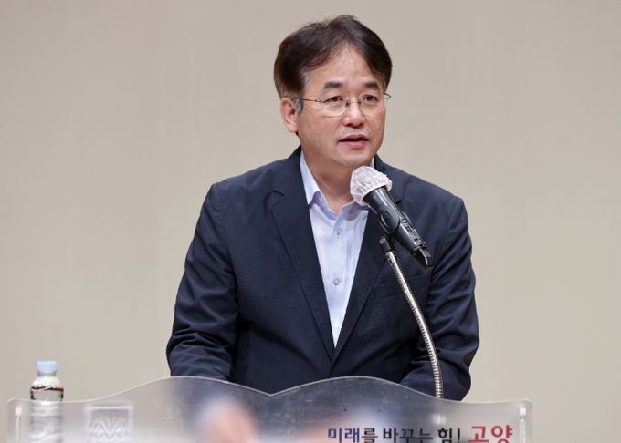 4대 폭력예방 통합교육에서 인사말 중인 이동환 고양특례시장