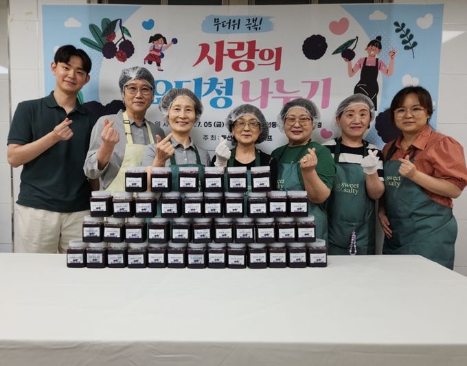 성북구, 동선동 자원봉사캠프, 어르신 무더위 극복을 위한 ‘사랑의 오디청’ 나누기