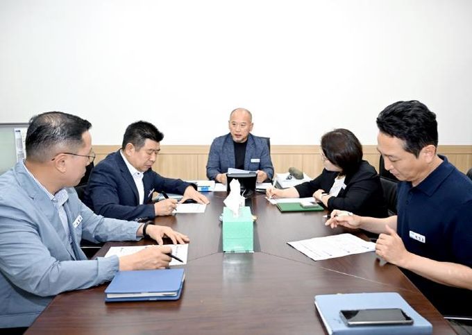 건축주택국 회의 장면 _ 이종칠국장+허가총괄과장, 허가1,2,3과장