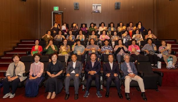 (사)대한노인회 함안군지회, 어르신과 함께하는 영화관람 실시