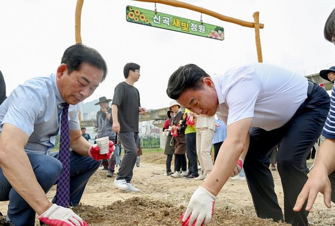 김동근 시장이 7월 12일 신곡새빛정원에서 열린