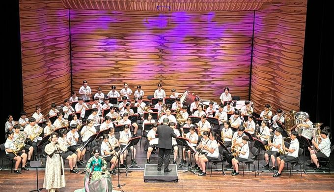 ‘서대문구 주니어 윈드 오케스트라’가 이달 13일 오스트리아 빈 다스 무트홀(Das Muth Hall)에서 태평소 및 해금 협연자와 함께 공연을 펼치고 있다.