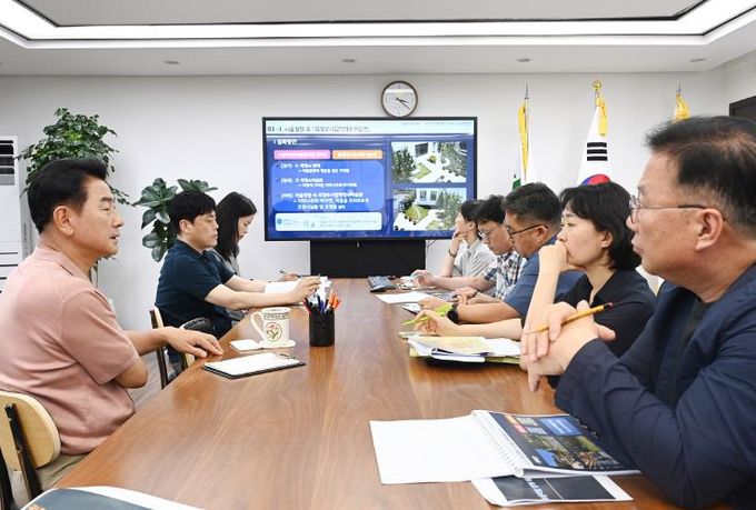 김동근 시장이 7월 29일 제7차 문화·교육 정책 전략회의를 진행하고 있다.