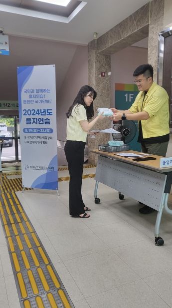 서산교육지원청, 을지연습 홍보 물품 배포