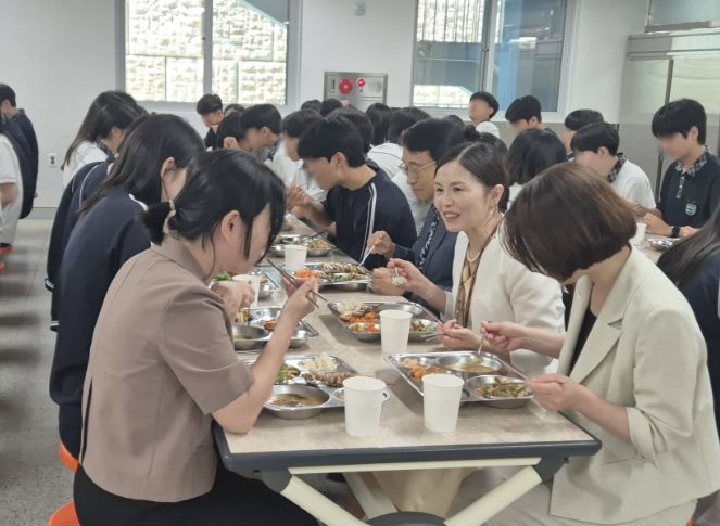 수원교육지원청, 자율선택급식 운영학교 현장 방문