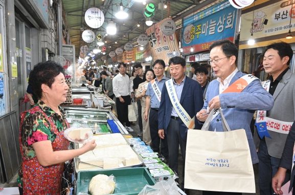 임종식 경북교육감, 추석맞이 전통시장 장보기 행사에 참여