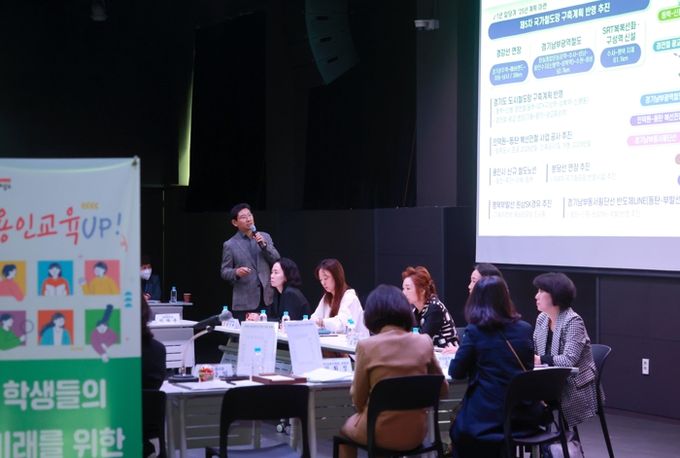 이상일 용인특례시장은 2일 용인미디어센터에서 수지·죽전·동백·구성 지역 중학교 학부모 대표들과 간담회를 했다.