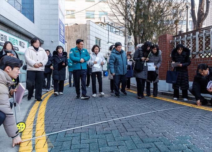 어린이 안전이 최우선” 박강수 마포구청장, 소의초등학교 통학로 점검