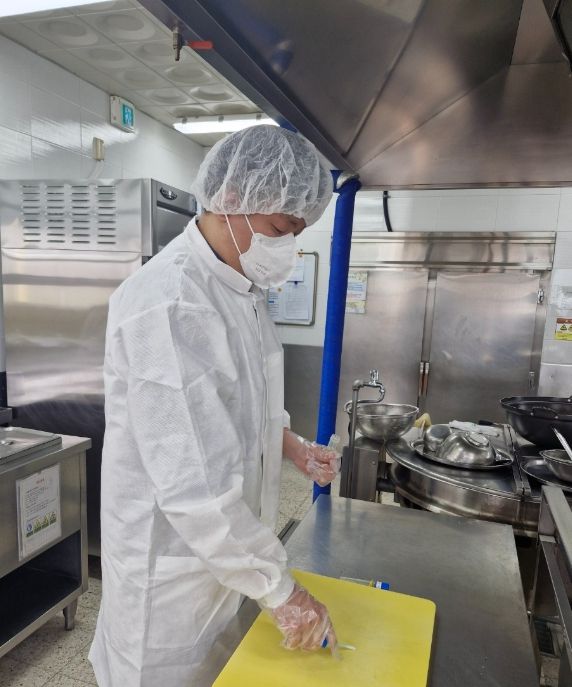 안전한 학교급식 제공을 위한 미생물 검사