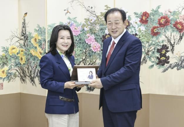 문경시, ‘소설가 전정희’ 홍보대사 위촉