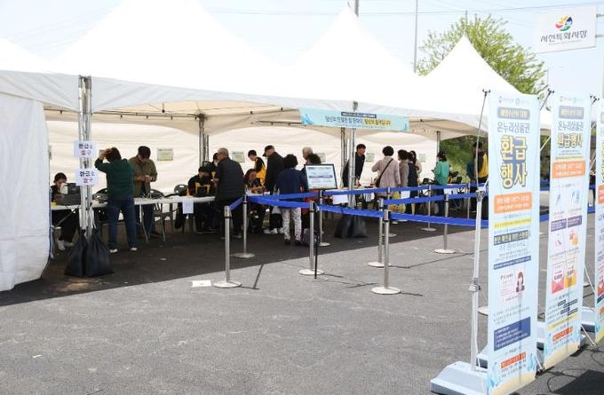 다시 뛰는 서천특화시장, 수산인의 날 맞아 온누리상품권 환급!