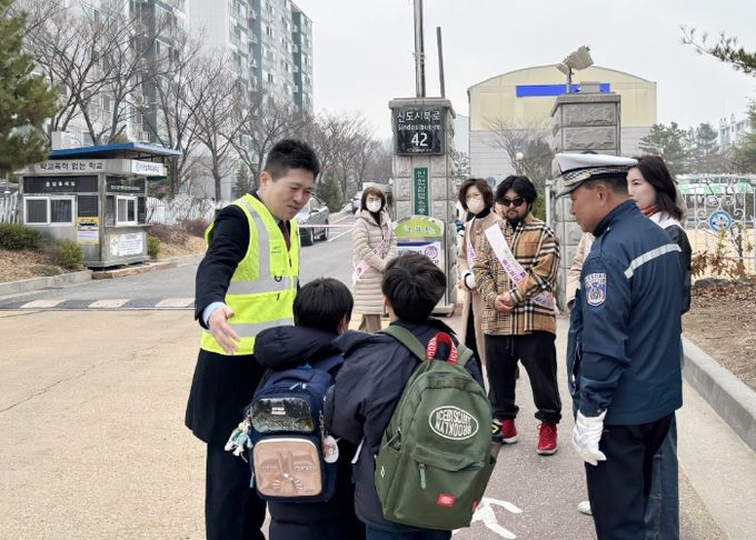 김정헌 인천 중구청장, 삼목초등학교에서 교통안전 환경 점검