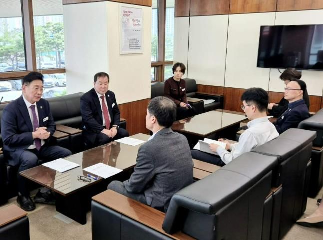 전진선 양평군수, 한강청 회의사진