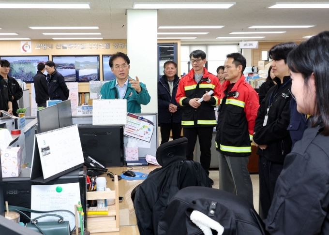 산불방지 대책본부를 방문한 이동환 고양특례시장