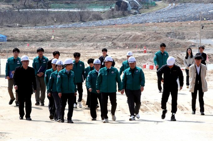 김영환 충북도지사, 해빙기 현장 안전 점검 참여