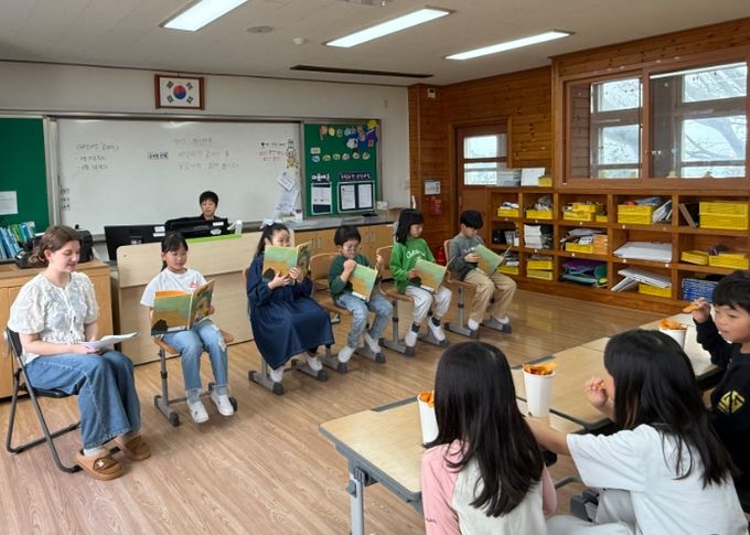 원어민 선생님과 함께 하는 오감만족 책읽기 행사