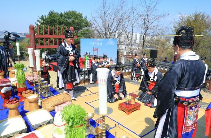 수성구는 지난 1일 수성사직제를 봉행했다.