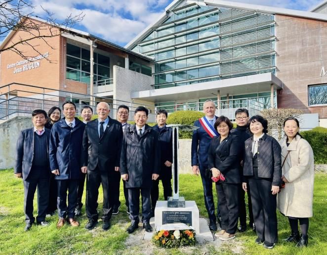 쉬이프시 한인 100주년 기념비 헌화