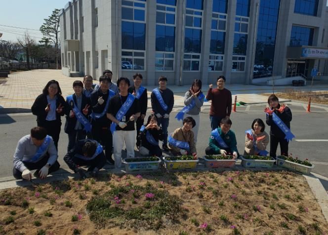 제천교육지원청,'청렴을 심고, 희망을 키우다! 봄맞이 식목행사'실시