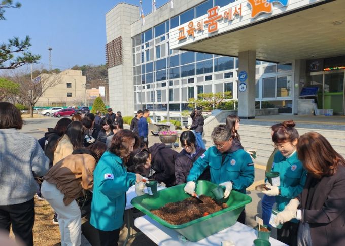 보은교육지원청, 식목일을 맞아 청렴 의지 담은 행사가져