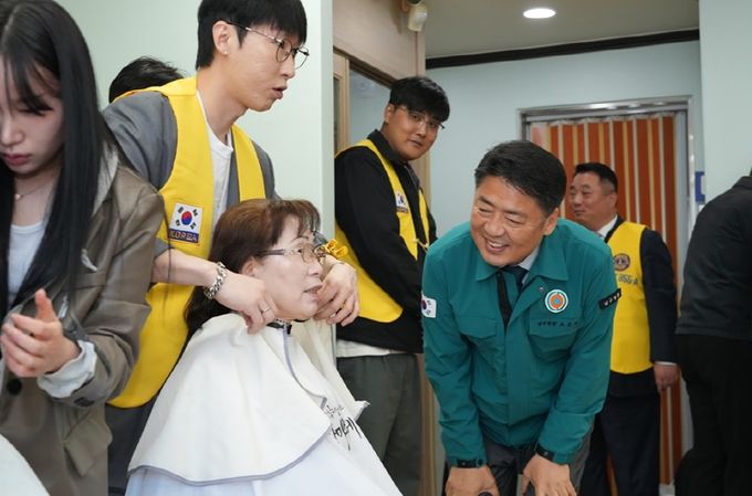 부산 남구 대연라이온스클럽, 창립 제51주년 기념 이·미용 봉사 진행