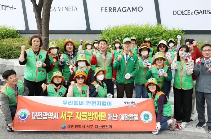 서구 빗물받이 위치 스티커 설치 장면