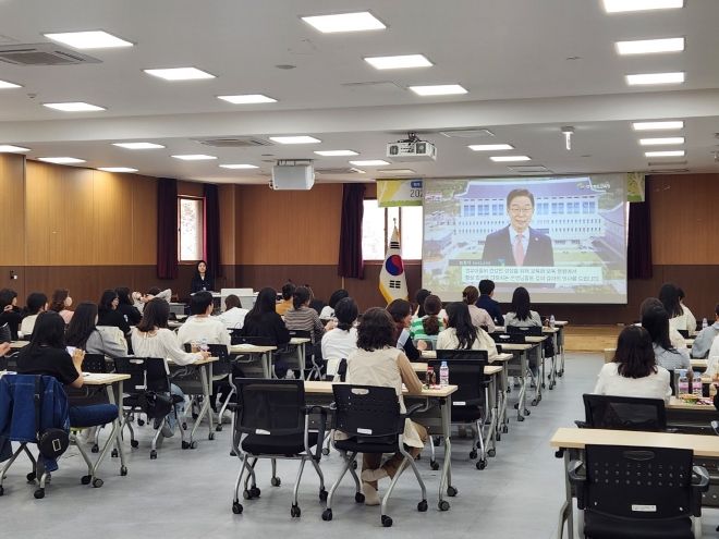 경북교육청, 유보통합 이전 영유아 교사 정서?심리 역량 강화 연수 개최(국립산림치유원에서‘마음 행복’ 1기 연수 시작)(영상으로 인사말전하고 있는 임종식 교육감)